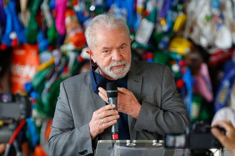  Lula segue fechando acordos com partidos, mas país ainda está machucado
