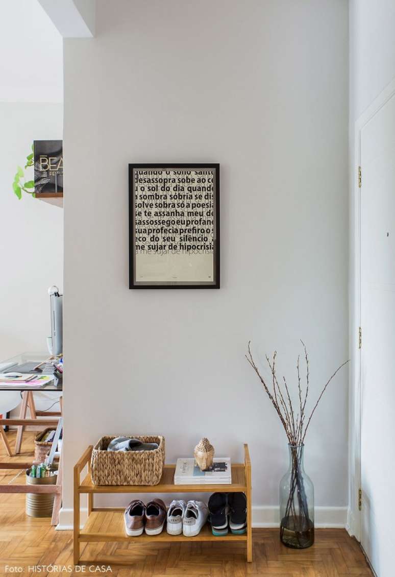 51. Sapateira no hall de entrada simples &ndash; Foto Historias de Casa