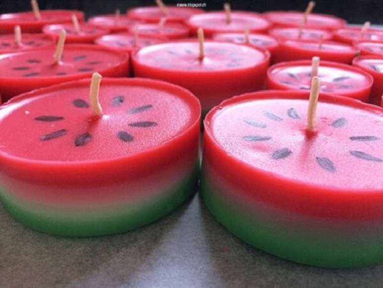 44. Como fazer velas com desenho de melancia. Fonte: Roesis Blog