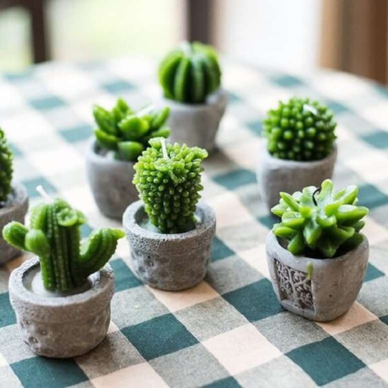 40. Como fazer velas decore um cantinho da casa com essas belezinhas. Fonte: Petagadget