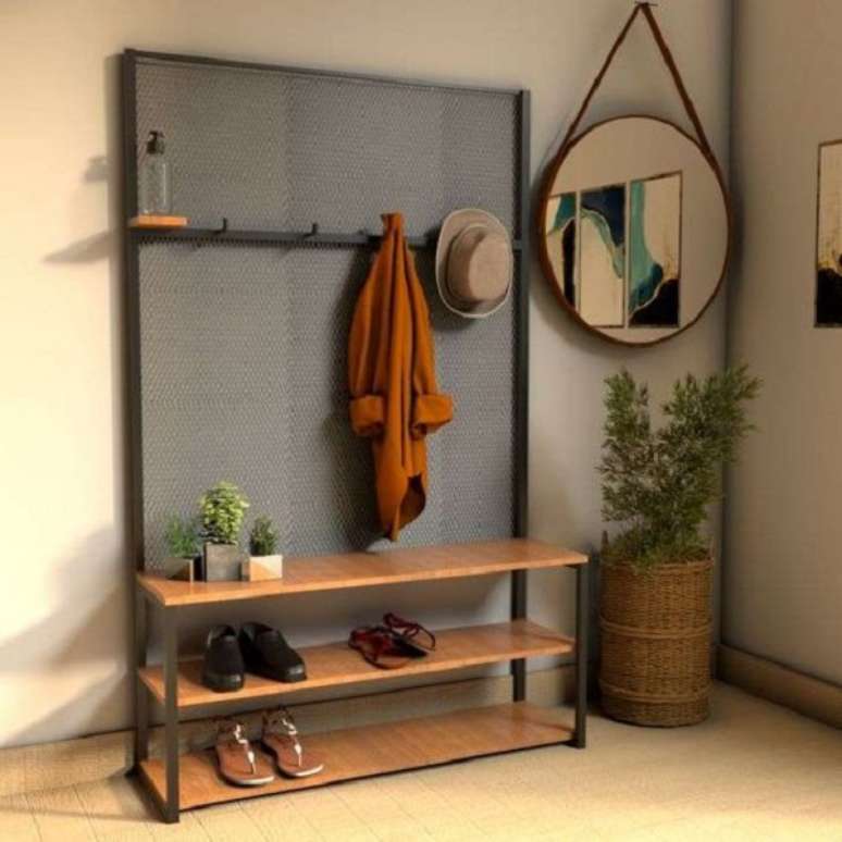 21. Hall de entrada com sapateira de madeira rustica &ndash; Foto Mobly