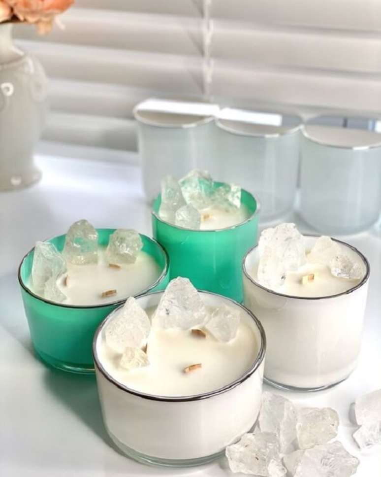 15. Renove as energias do ambiente com velas e cristais. Fonte: Edition 33