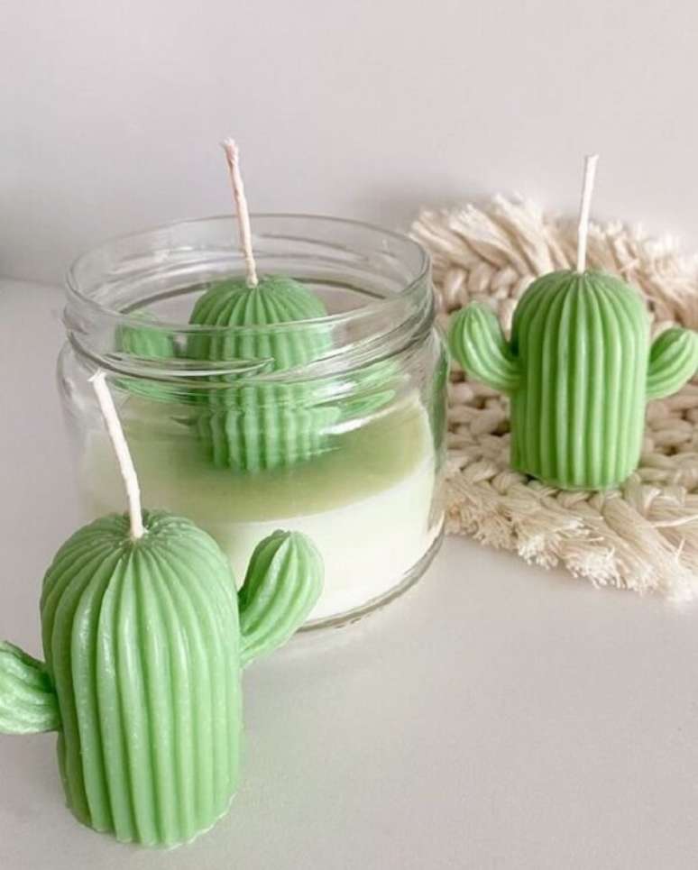 8. Como fazer velas: velas em formato de cacto. Fonte: Moony