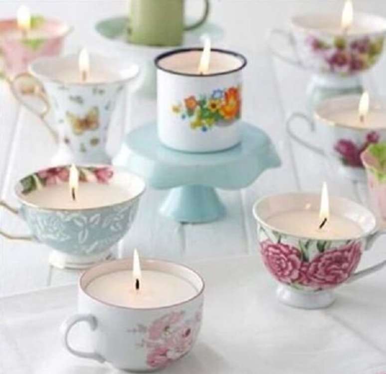 53. Como fazer velas: as x&iacute;caras podem servir de suporte para as velas. Fonte: L&aacute;pis de Noiva