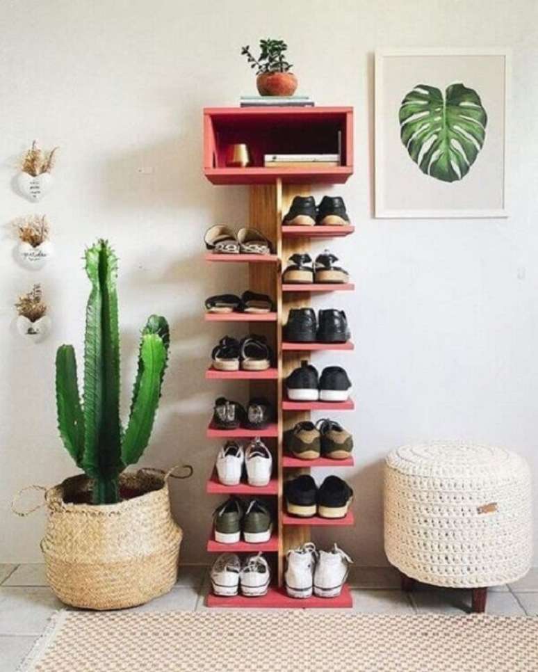 47. Sapateira de madeira pintado de rosa e madeira &ndash; Foto Customizando