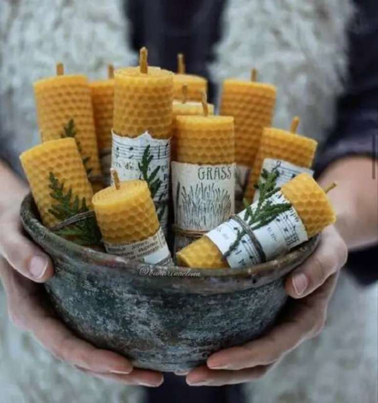 30. Como fazer velas: o design de colmeia &eacute; pura fofura. Fonte: Anna Vnukova