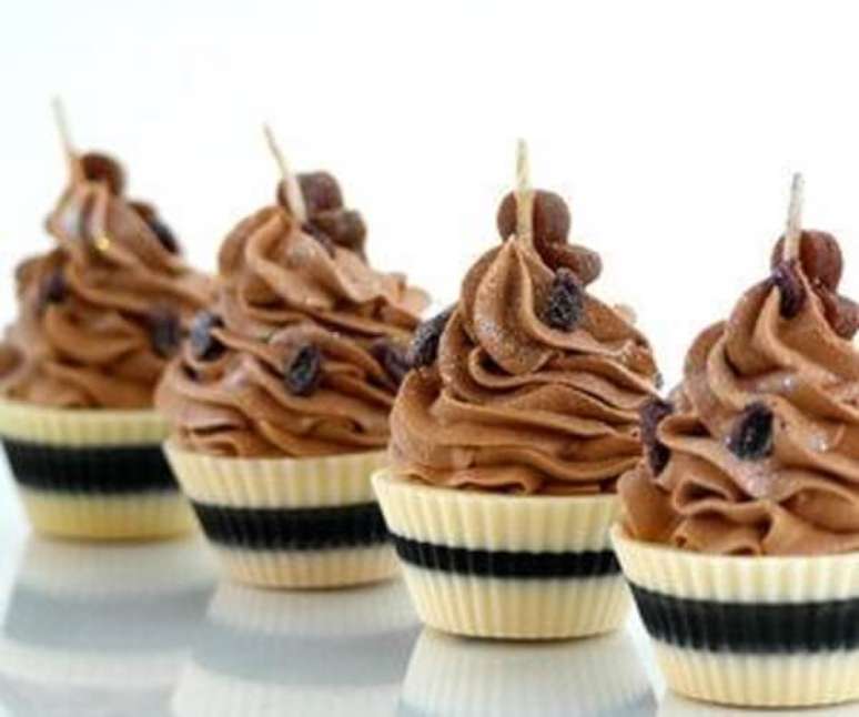 41. Como fazer velas em formato de cupcake. Fonte: We Heart It