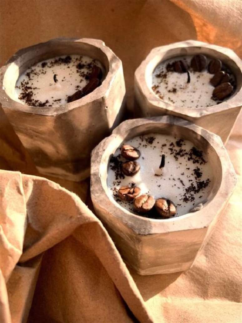 25. Como fazer velas: suporte modernos para as velas. Fonte: Anastasiya