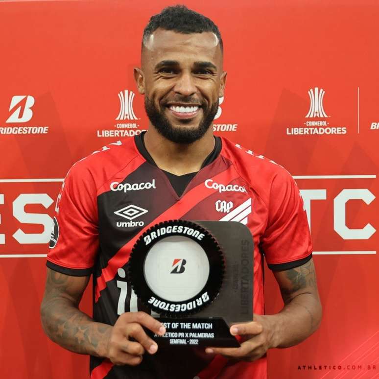 O jogador foi eleito o melhor em campo no duelo contra o Palmeiras (Foto: José Tramontin/athletico.com.br)