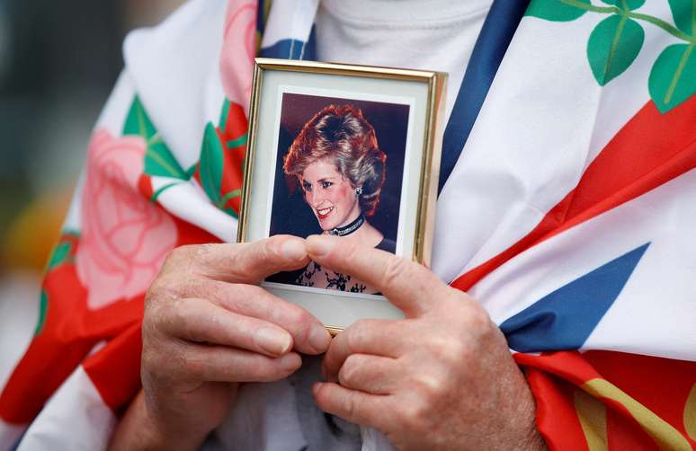 Diana ficou conhecida como a "princesa povo" por sempre demonstrar o lado mais real e humano da monarquia