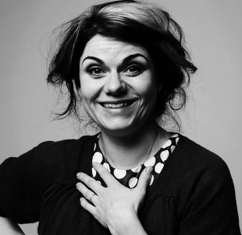 Retrato da escritora Caitlin Moran