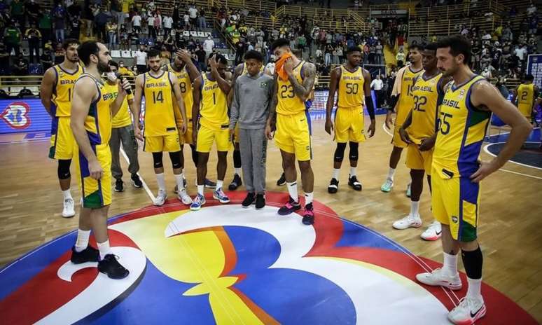 No basquete masculino, Brasil amassa o Chile e avança no Pan