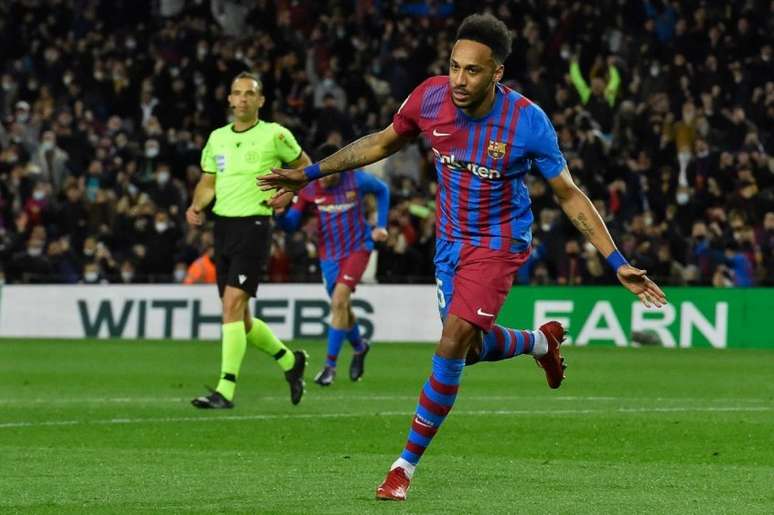 Aubameyang vai deixar o Barcelona (Foto: PAU BARRENA / AFP)