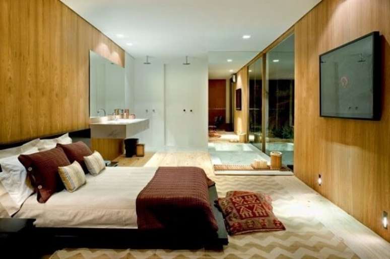 60. Quarto no conceito aberto com banheira &ndash; Foto Decor Salteado