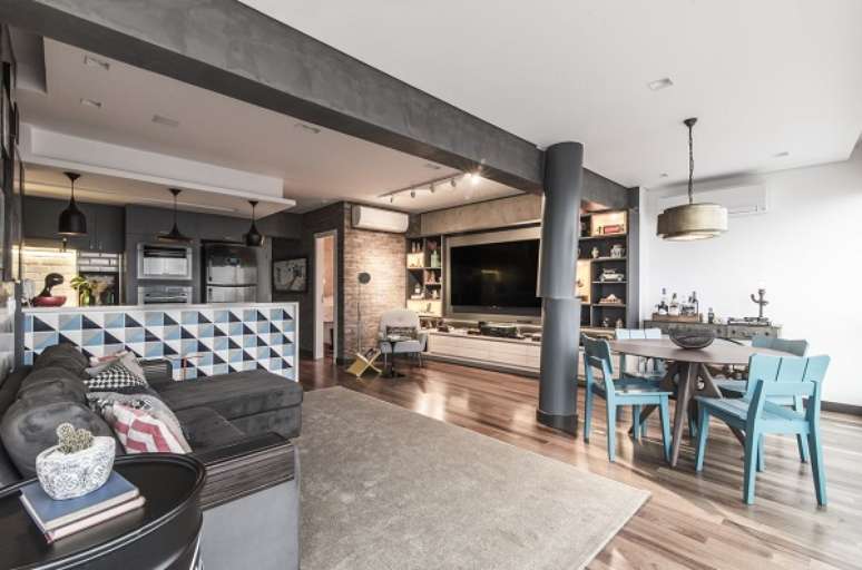 46. Loft pequeno decorado em azul e cinza &ndash; Foto Pietro Terlizzi