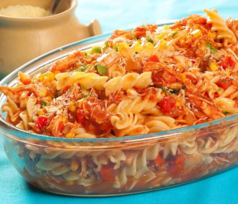 Parafuso com molho de frango (Reprodu&ccedil;&atilde;o / Guia da Cozinha)