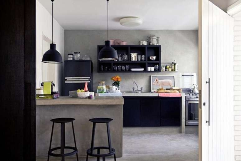 97. Geladeira preta para decora&ccedil;&atilde;o estilo industrial &ndash; Foto Francisco Calio