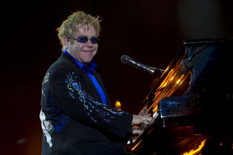 Em 2011, Elton John pediu sanduíche de atum com salada de ovo