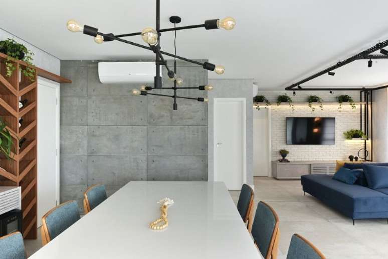 18. Loft pequeno com decora&ccedil;&atilde;o azul e branca &ndash; Foto Giovanna Gogosz