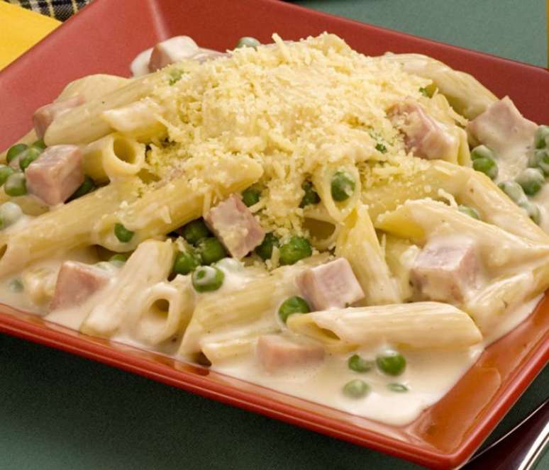 Macarr&atilde;o ao molho branco na press&atilde;o (Reprodu&ccedil;&atilde;o / Guia da Cozinha)