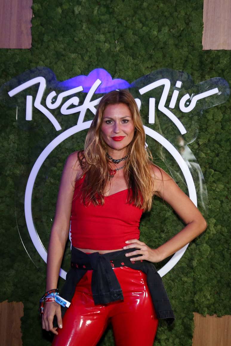 Famosas e seus looks de roqueiras no Rock in Rio. Escolha o seu