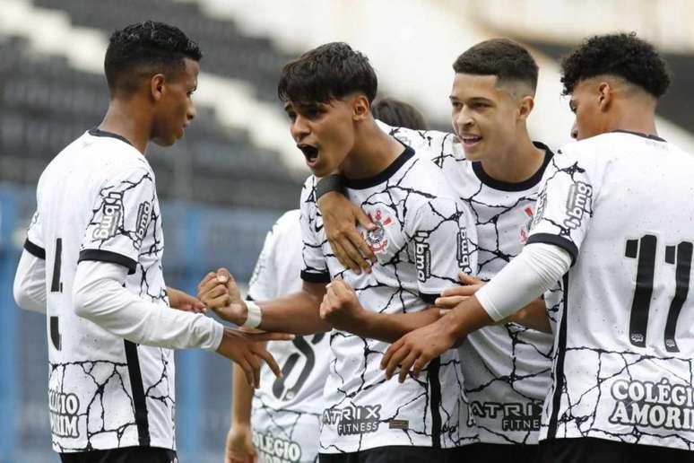 Em seu primeiro jogo internacional, Sub-17 do Timão vence o