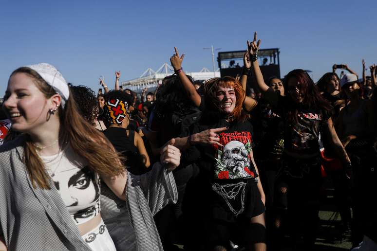 Fãs curtem shows de primeiro dia de Rock In Rio