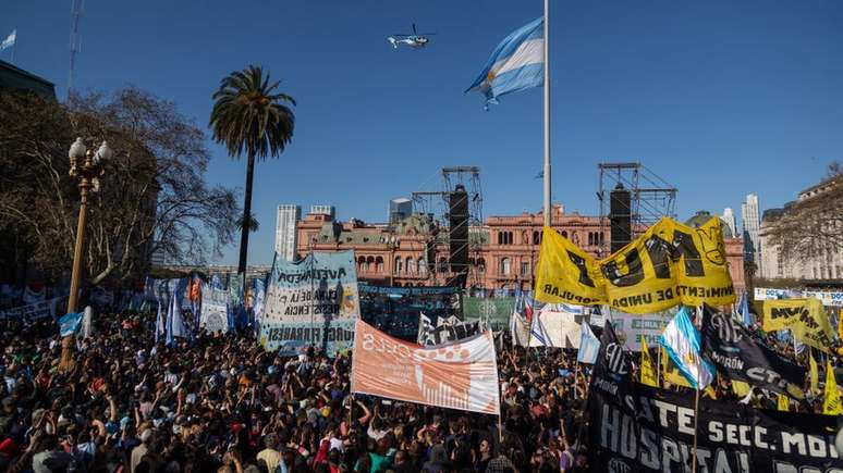 Argentinos protestaram em apoio à vice-presidente