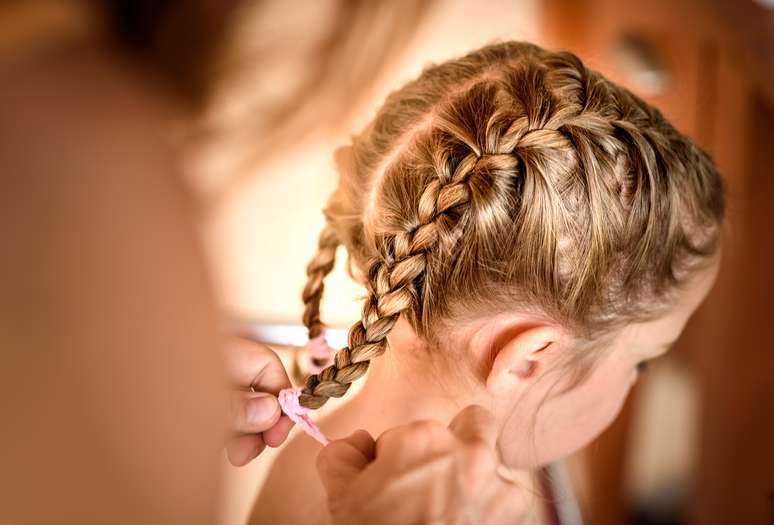 20 Lindos Penteados com tranças cabelo cacheado curto 2024