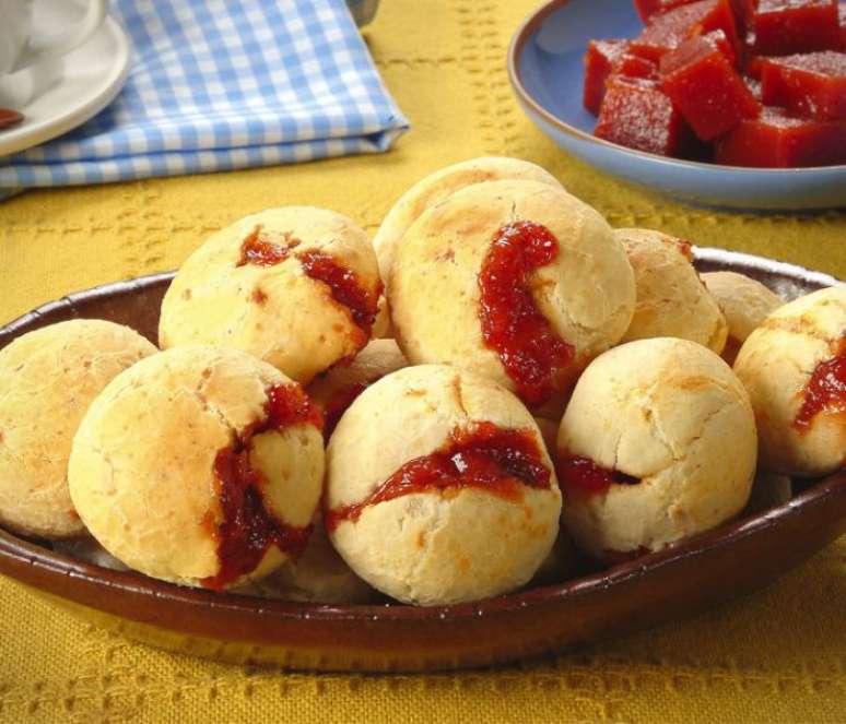 P&atilde;o de queijo Romeu e Julieta (Reprodu&ccedil;&atilde;o / Guia da Cozinha)