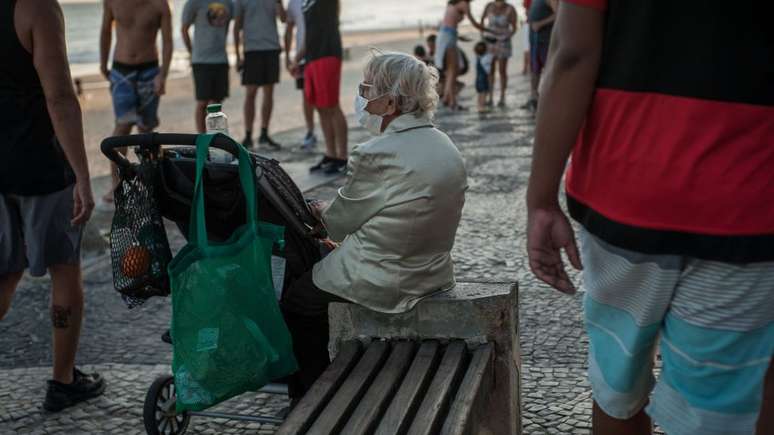 Ao final do século 21, pessoas com mais de 60 anos devem ser 40% da população do Brasil; maioria será de mulheres