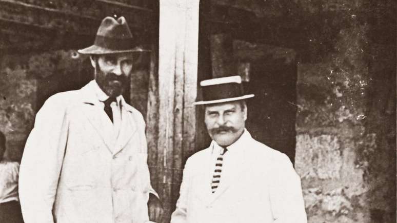 Roger Casement, cônsul inglês, junto a Julio César Arana, maior exportador de borracha de La Chorrera
