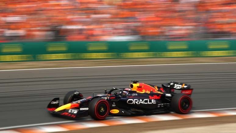 Verstappen em frente à torcida holandesa