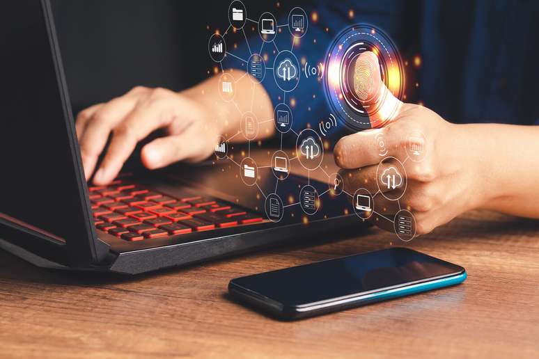 Evite compartilhar dados com desconhecidos na internet 