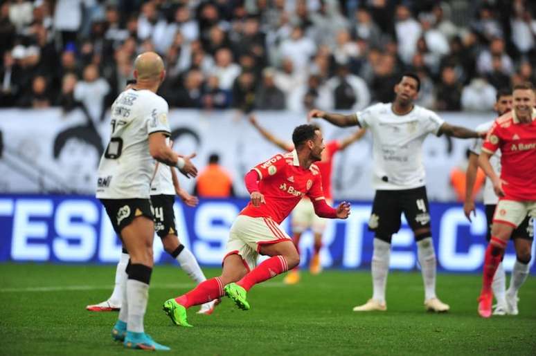 Contra o Internacional, Corinthians teve várias faces dentro de um jogo (Foto: Ricardo Duarte/Internacional)