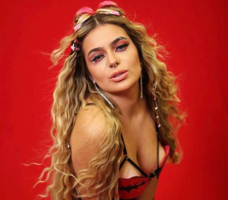 Viih Tube apostou nas madeixas triondas em sua festa de anivers&aacute;rio (Reprodu&ccedil;&atilde;o/Instagram @viihtube)