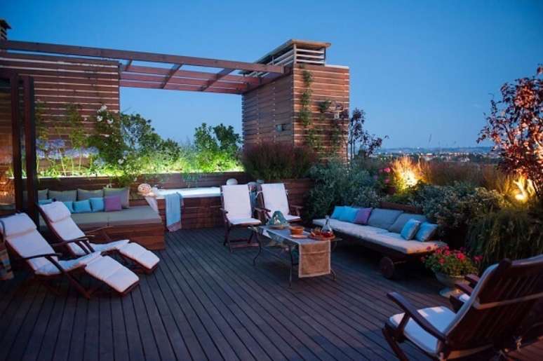 58. Terra&ccedil;o com sof&aacute; para &aacute;rea externa &ndash; Foto Homify