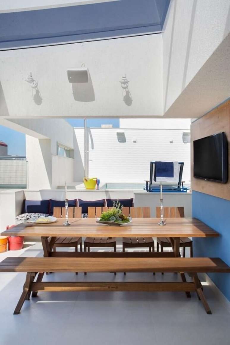 34. Casa com terra&ccedil;o, piscina e m&oacute;veis r&uacute;sticos &ndash; Foto Ana Lucia Adriano