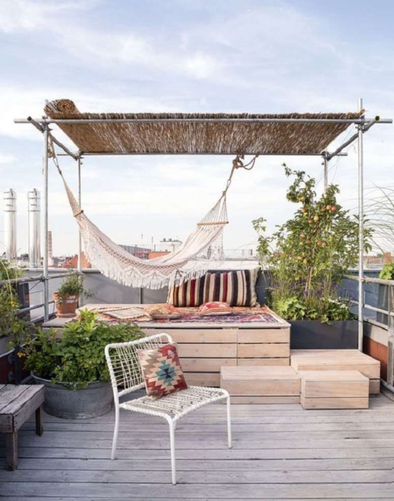 43. Espa&ccedil;o relaxante na casa com terra&ccedil;o &ndash; Foto Ad Magazin