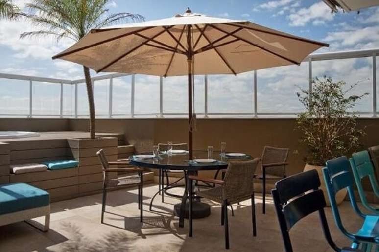 23. Casa com terra&ccedil;o e piscina &ndash; Foto KTA Arquitetura