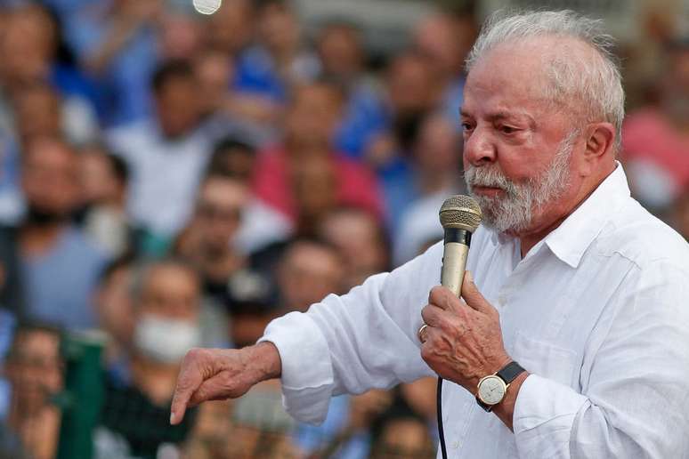Lula avançou entre aqueles que recebem até um salário, segundo Ipec