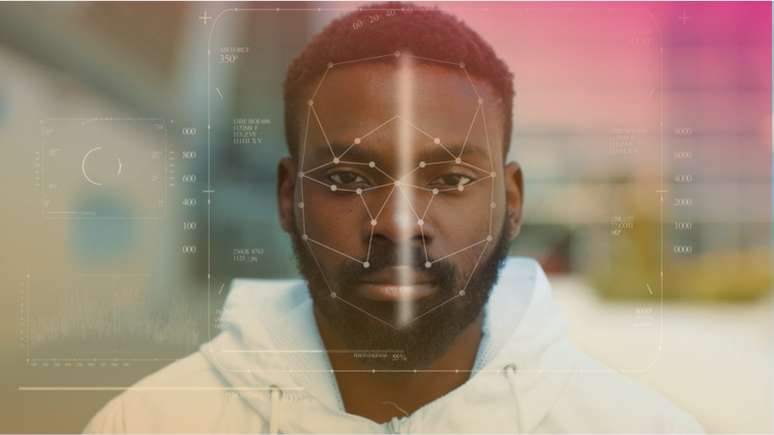 Imagem mostra o rosto de um homem negro de barba.