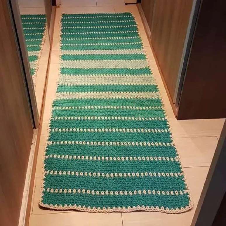 16. Decora&ccedil;&atilde;o de closet com passadeira de croch&ecirc; listrada &ndash; Foto: S&ocirc;nia Romano Martins