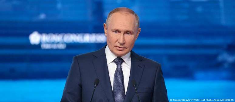 Putin durante discurso em Vladivostok: "Sanções são um perigo para o mundo"