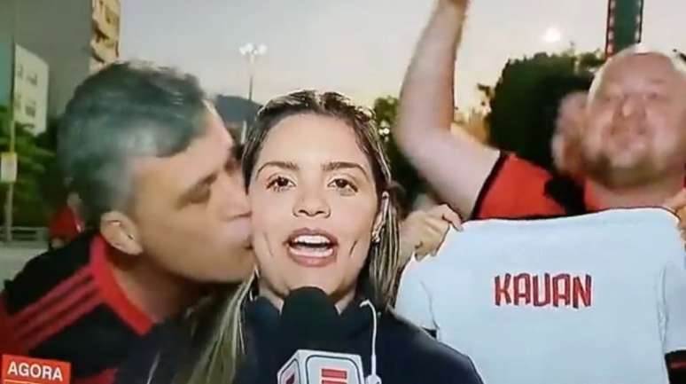Torcedor do Flamengo assediou a repórter Jéssica Dias, da ESPN (Foto: Reprodução)