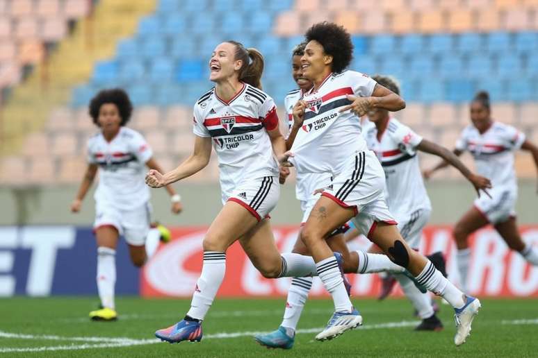 São Paulo vence o Corinthians pelo Campeonato Paulista Feminino e encosta  na liderança