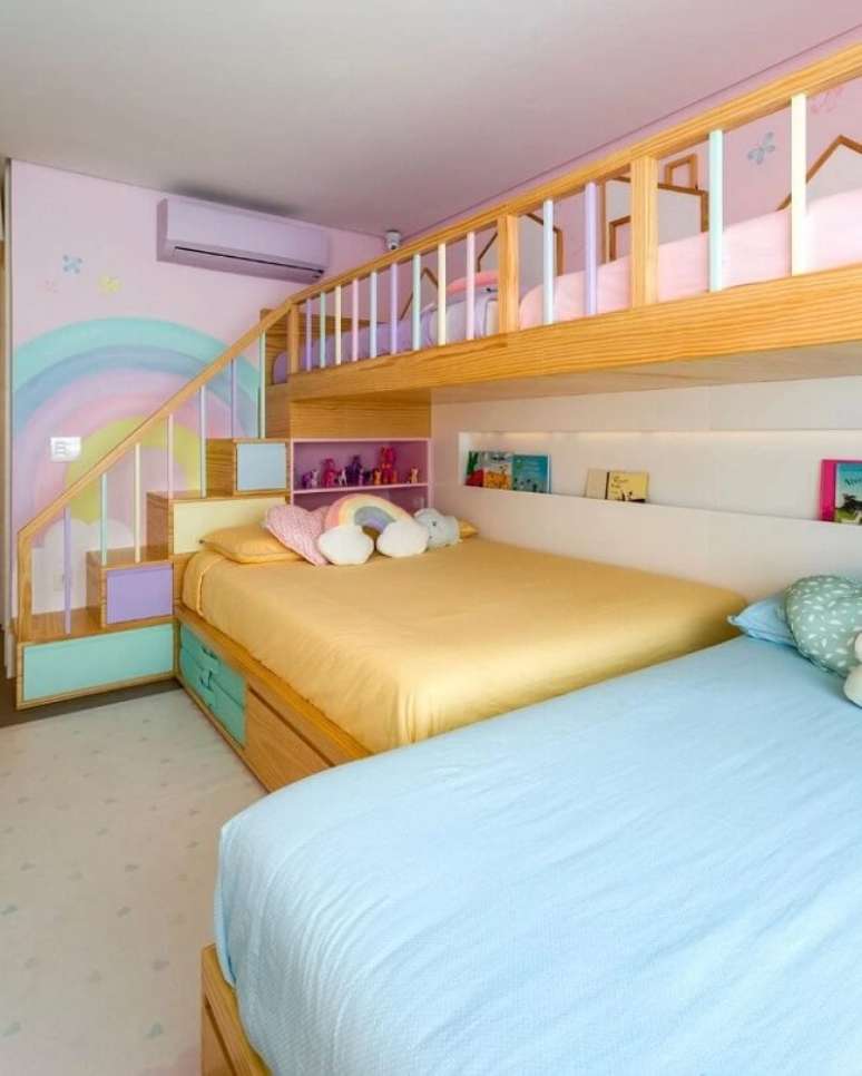 28. Desenhos para parede de quarto infantil colorida. Fonte: Ueeba Design
