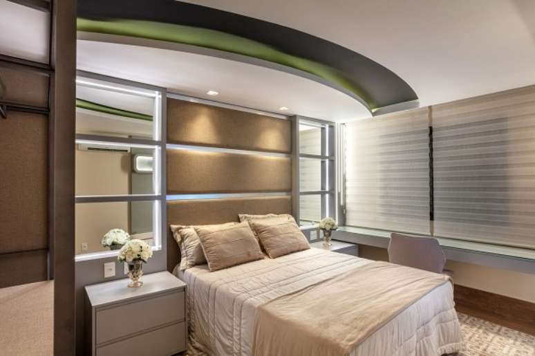 53. Quarto de casal com decora&ccedil;&atilde;o cor areia &ndash; Foto Iara Kilaris