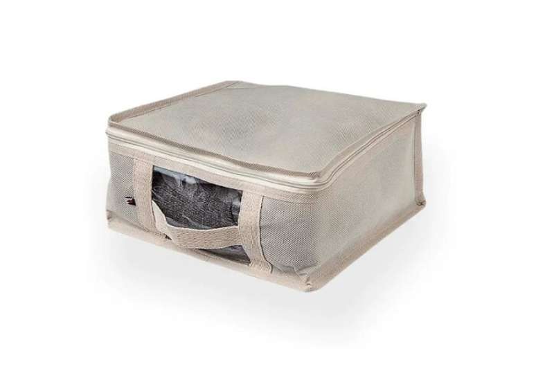 3. Organizador de gavetas: guarde cobertores e edredons dentro de organizadores espec&iacute;ficos. Fonte: Casa e Sonho