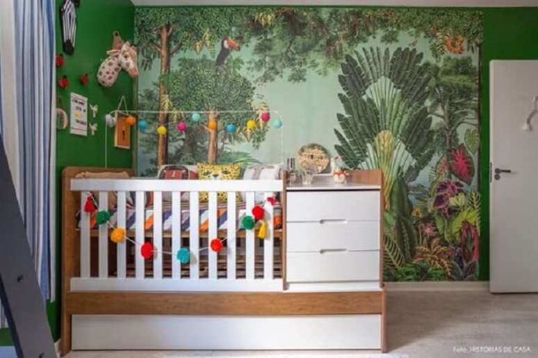 35. Desenhos para parede de quarto de bebe colorido. Fonte: História de Casa